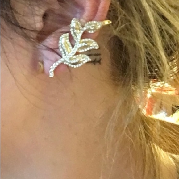 Sparkly Bauble Bar Ear Crawler / climbers - Picture 3 of 3